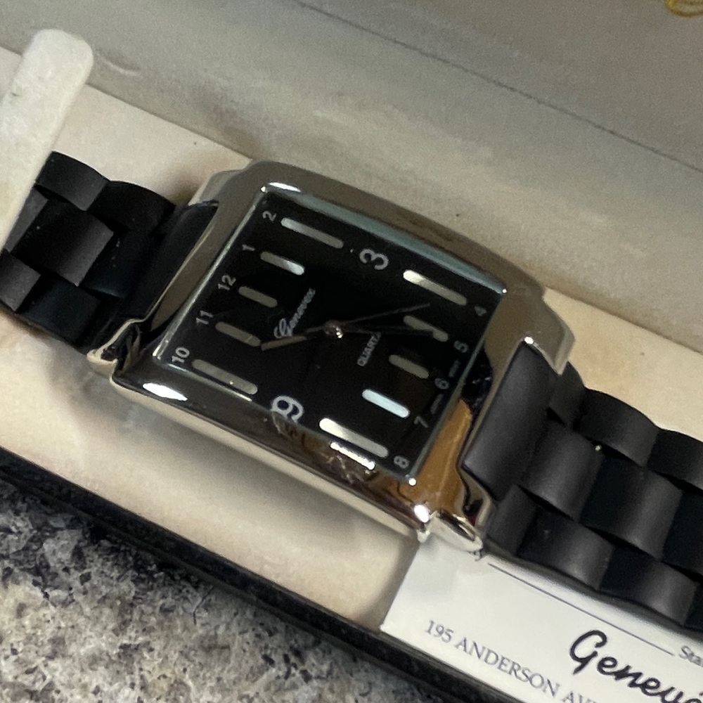 Genevex quartz Black and Silver Square Watch. New

Never used
In box

Unisex